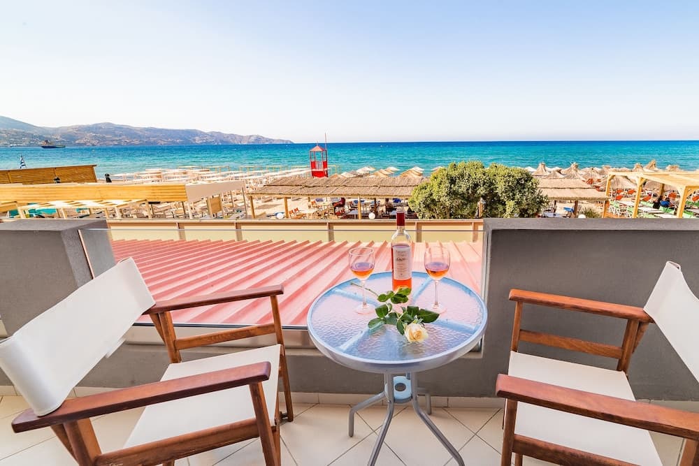 Tropical Hotel B