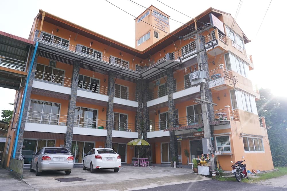 B and B Hotel