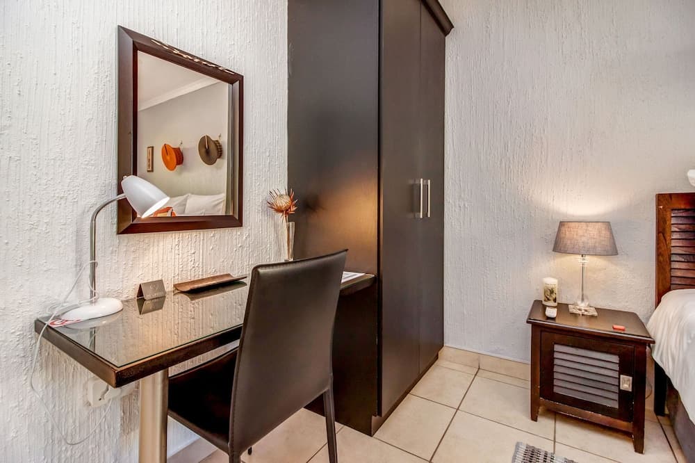 Sitatunga Guest Lodge & Transfers