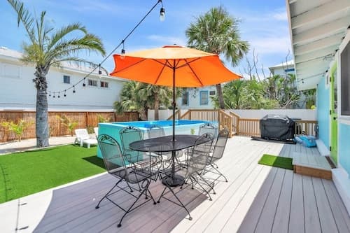 Marmalade Mermaid 3 Bedroom Home by RedAwning