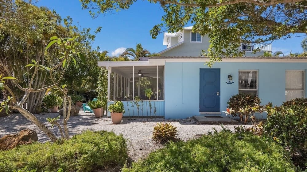 Minnow 1 1 Bedroom Cottage by RedAwning