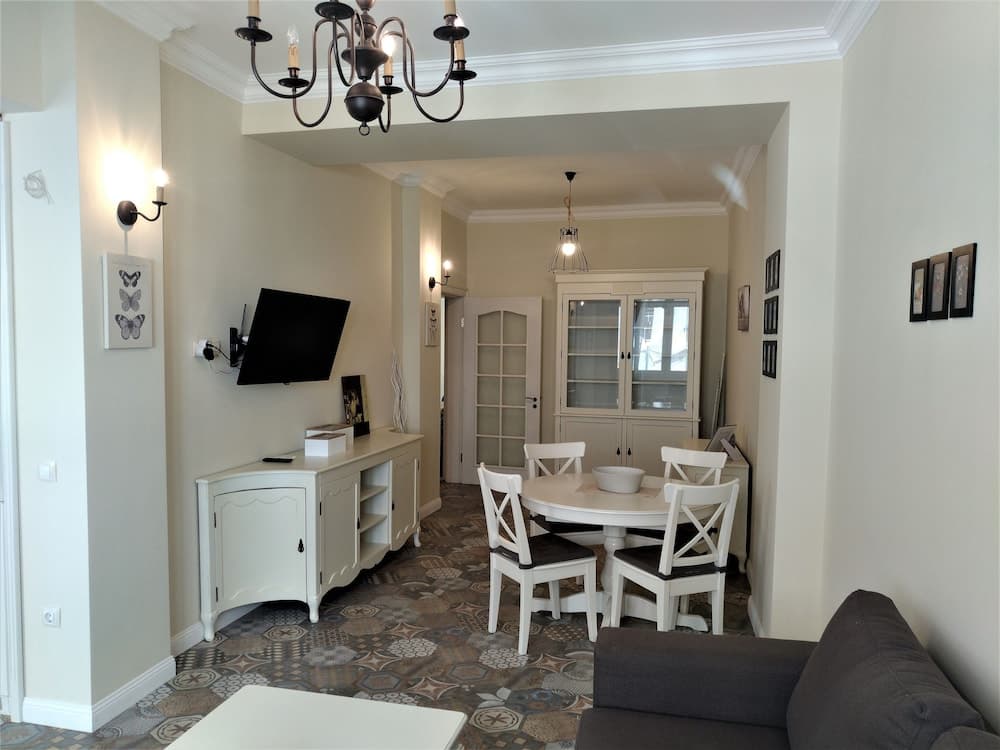 Baratero City Corner Apartment