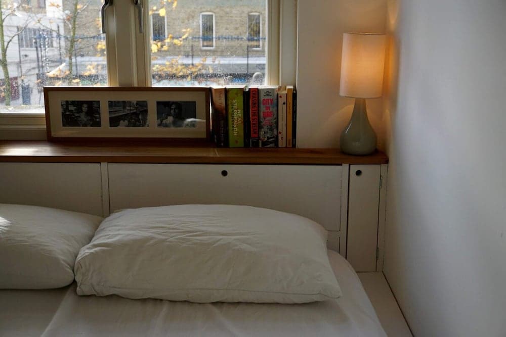 Beautiful Canalside 1-bedroom Flat With Terrace