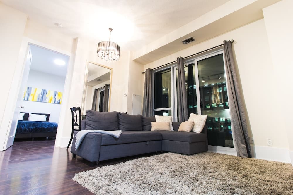 Luxury One Bedroom by Rogers Centre