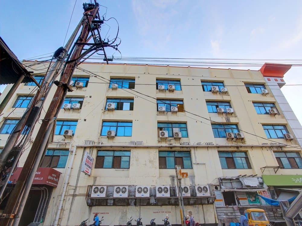 OYO 11376 Golden Park