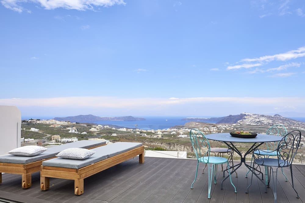 White and Co. La Torre Suites