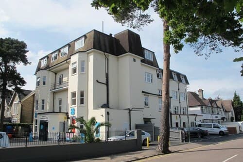 Flat 8 Palm Court