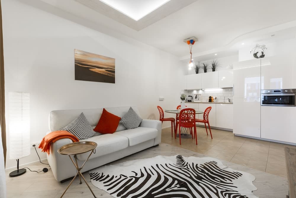 Artsy Apartment near Nevsky