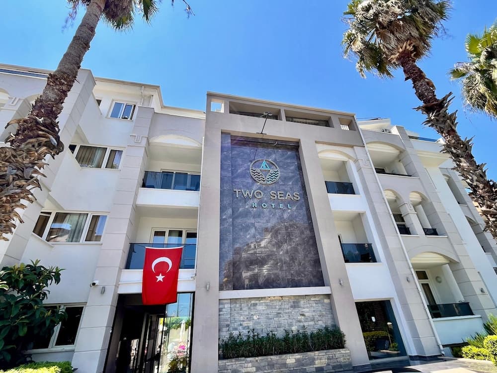 Two Seas Hotel