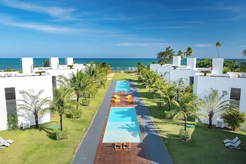 B Blue Beachouses