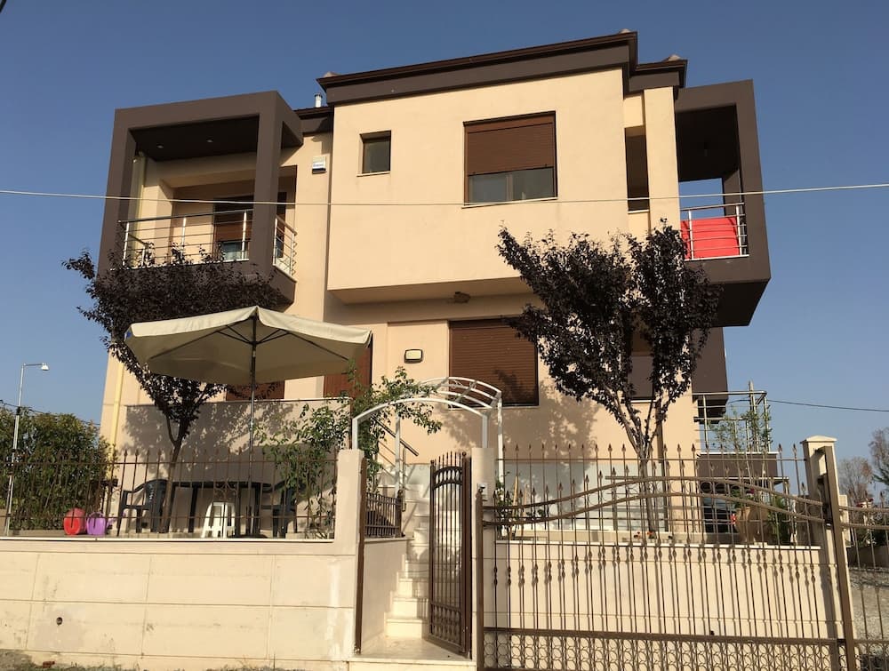 Konaklama yerinin ön cephesi