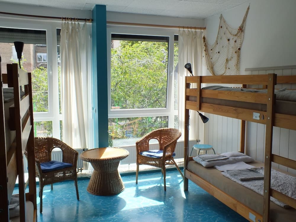 Max Hostel