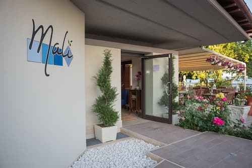 Malì Guest House & Terrace Bar