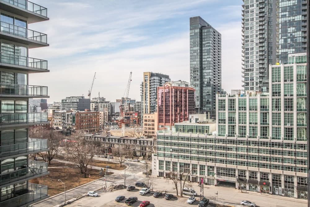 Sarkar Suites - Blue Jays Way