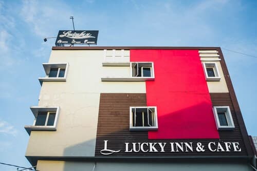 RedDoorz Plus near Mall Panakukang 2