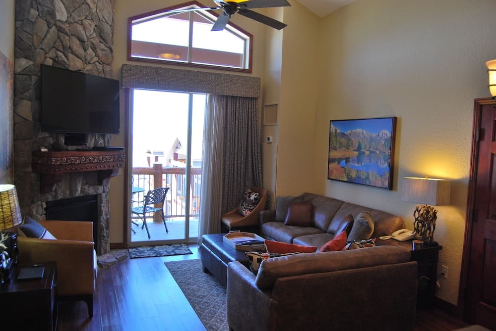 White Pines 2-BD at Westgate - Monitor