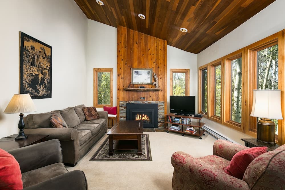 White Pines Crescent Ridge 3-bedroom Condo - Walk to Slopes