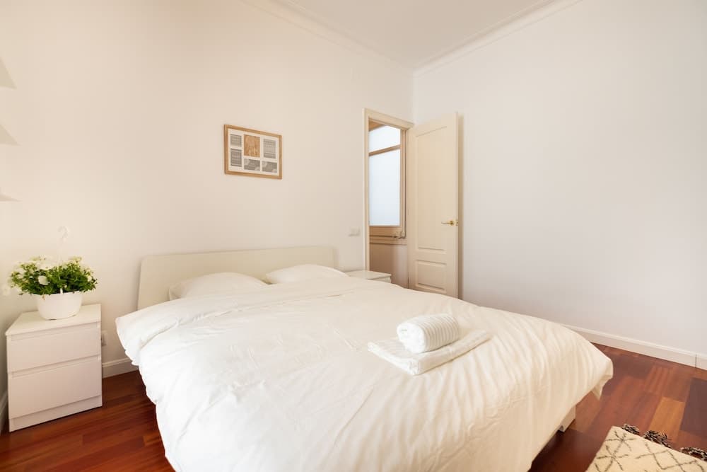 Stunning 4BR Apart in Sagrada Familia