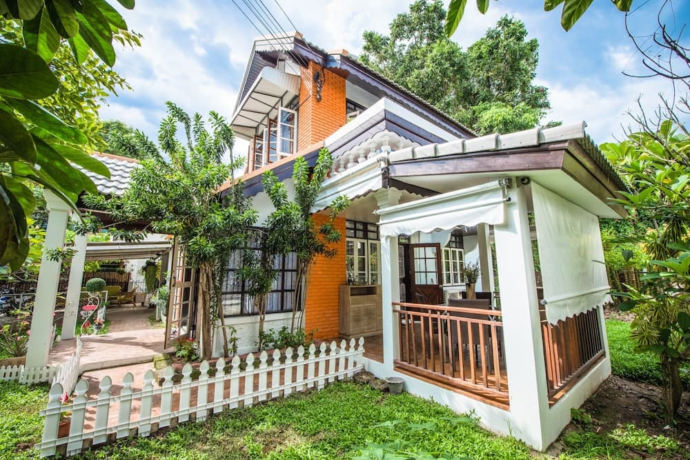 Nimman Elegant Garden Villa