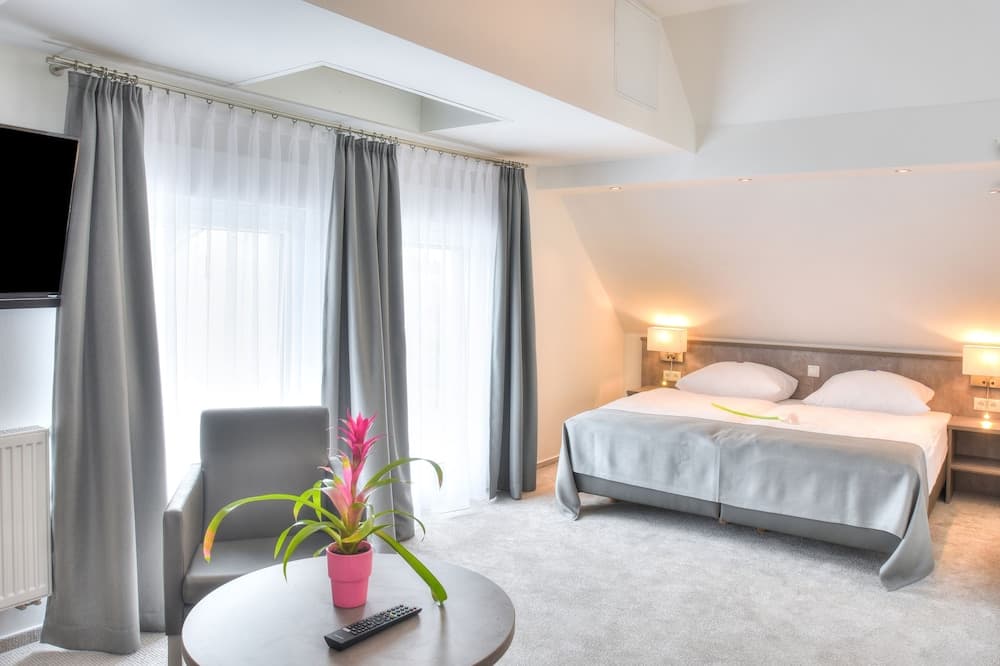 Fast Lane Hotel