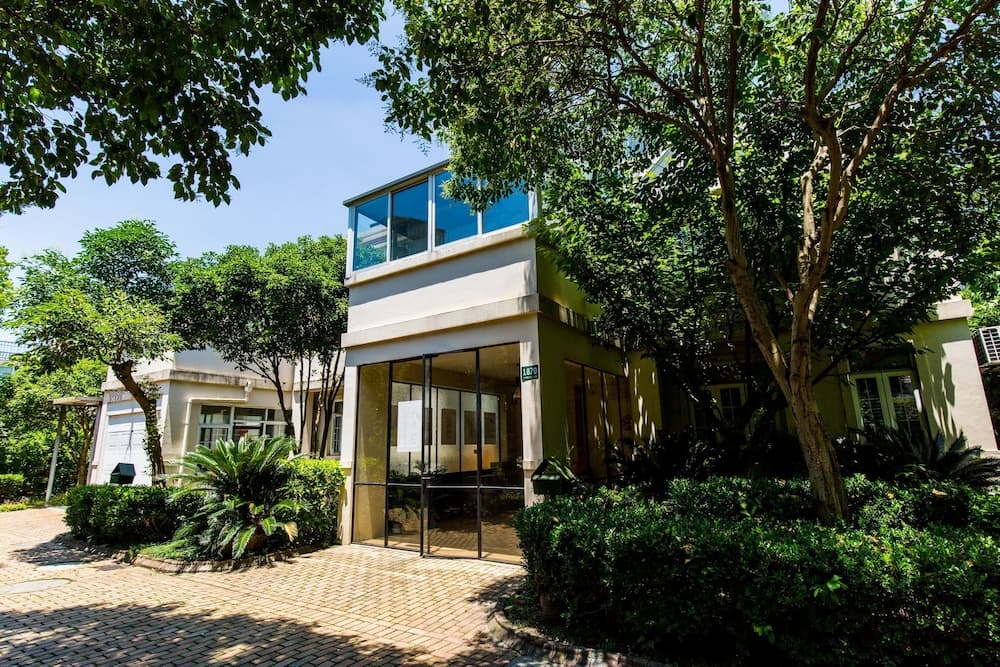 Cambridge Villa with 5 BRs