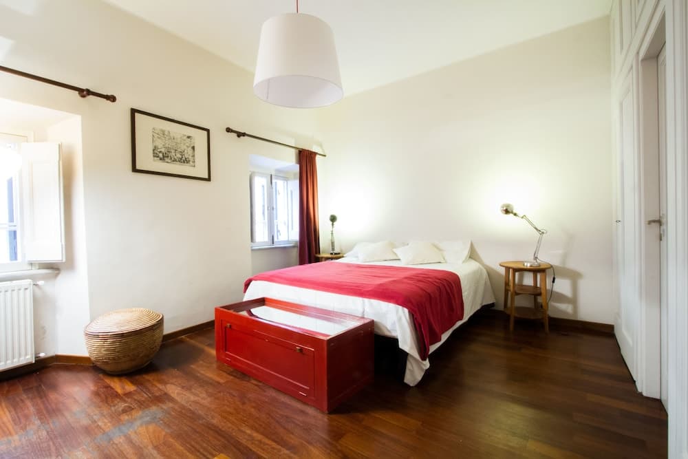 Spanish Steps Studio Apartment