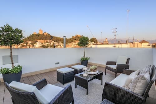 Chezmoihomes Plaza Nueva Penthouse