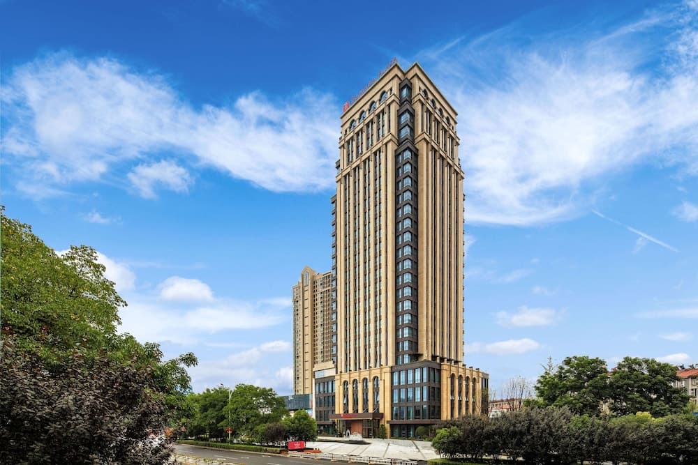 Ramada Plaza Wuhan Huangpi