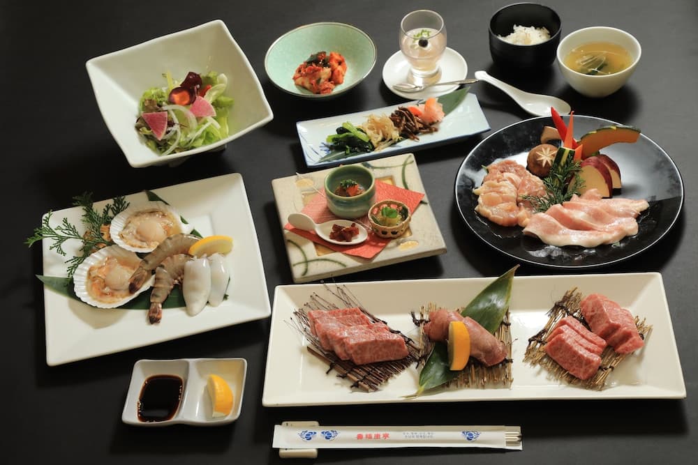 Yakiniku to Kaisen no Yado Raku