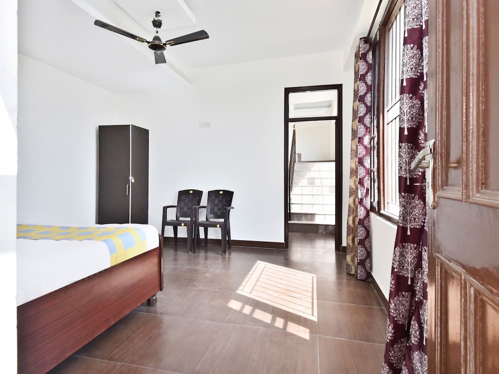 OYO 13878 Home Spacious 3BHK Kumarhatti