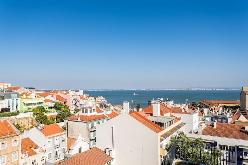 Alfama Lounge Three-Bedroom Apartment w/ River View and Parking - by LU Holidays