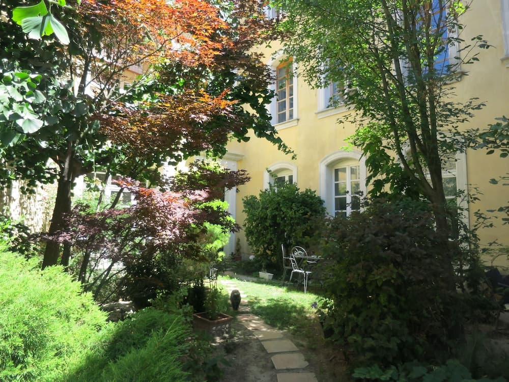 Entre vignes et dentelles