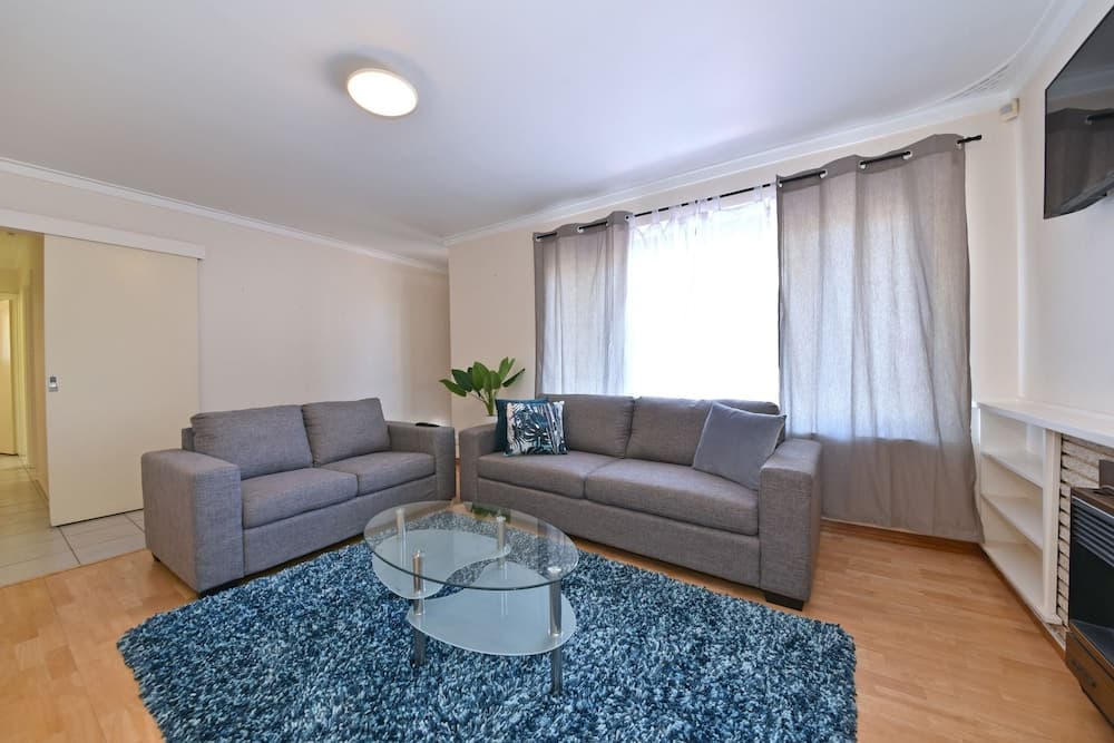Comfy Home near Airport & City 2280