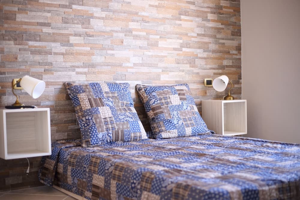 Vegan B&B Cherry Room