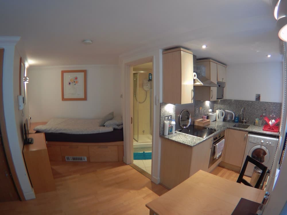 Tower Hill Studio Appartment