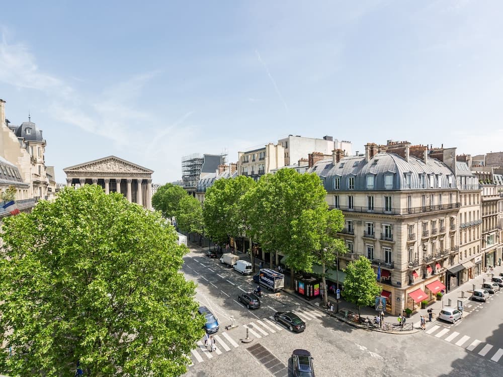 Luxury 2 Bedroom Duplex - Beautiful Monument View