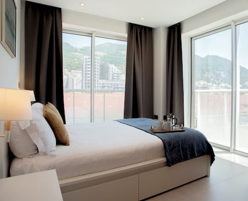 Bentley Holiday Apartments - West One