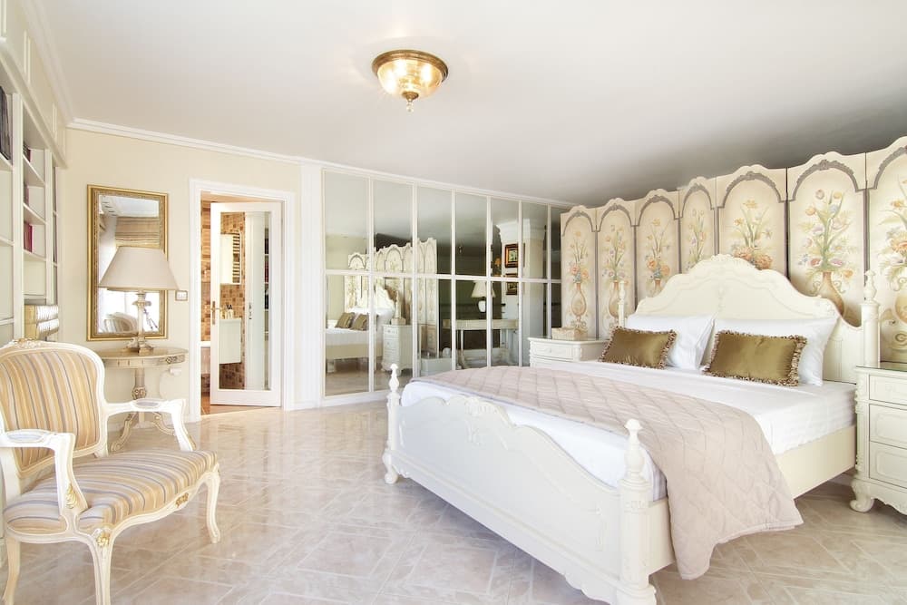 Royal Riviera Residence