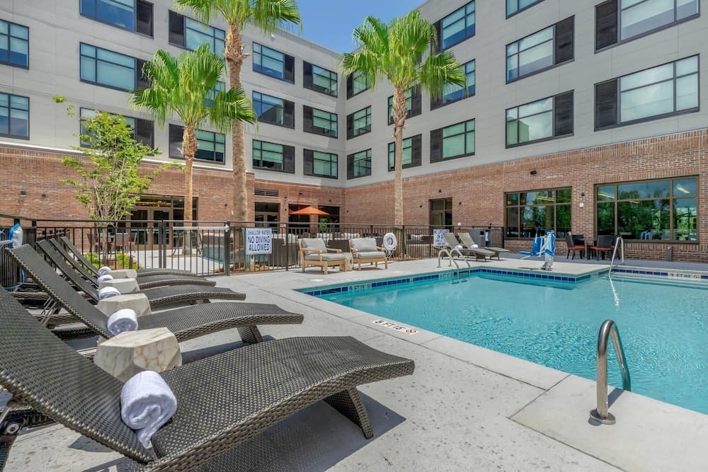 Cambria Hotel Charleston Riverview