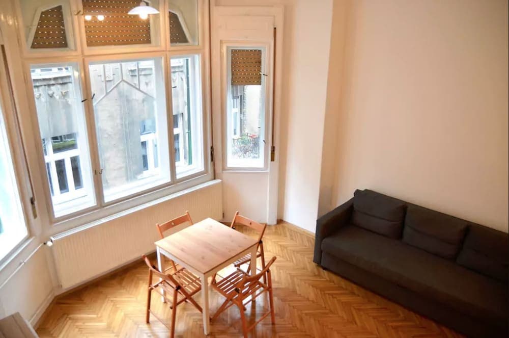 Incredible Ernesto III