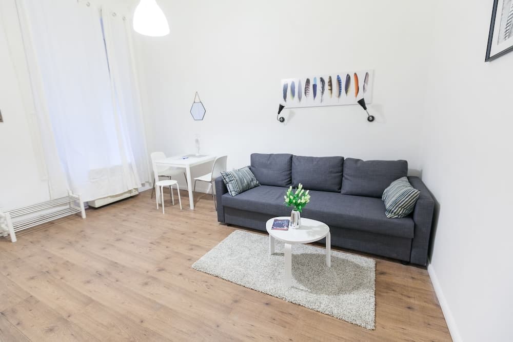 Classic Ernesto near Opera