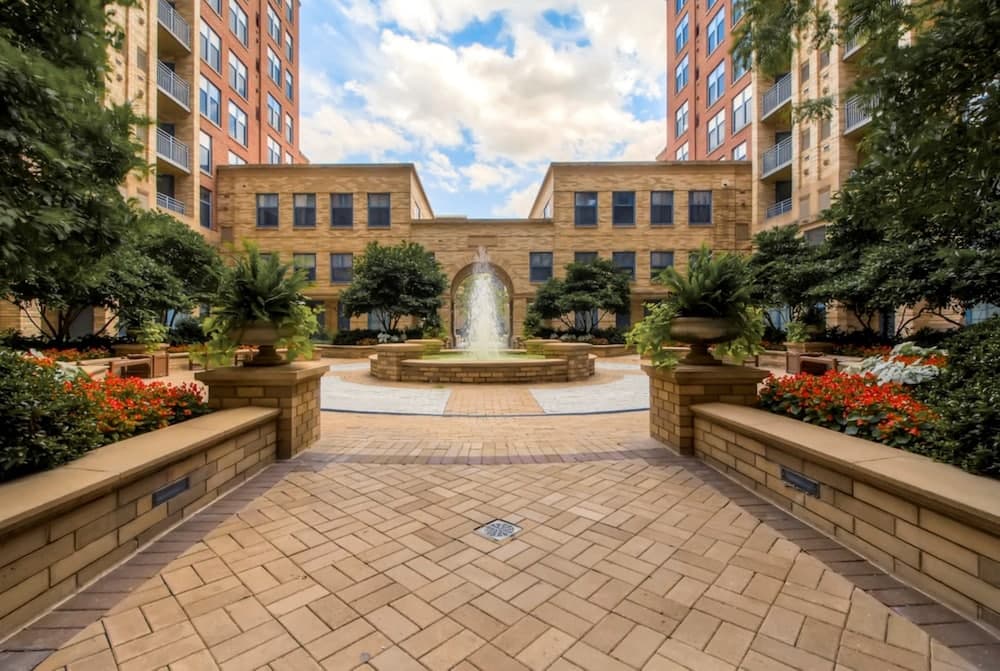 Bluebird Suites in Crystal City