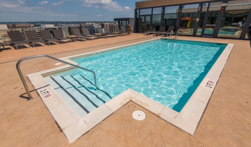 Bluebird Suites in Pentagon City