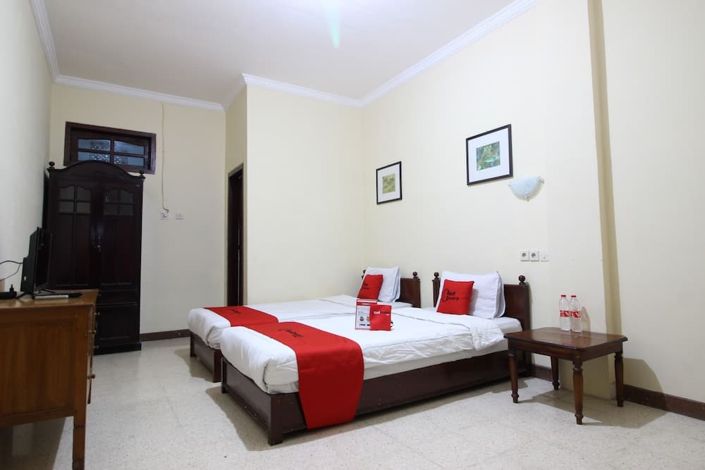 RedDoorz @ Mantrijeron 2