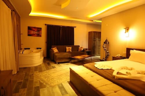 El Nazar Stone Suites