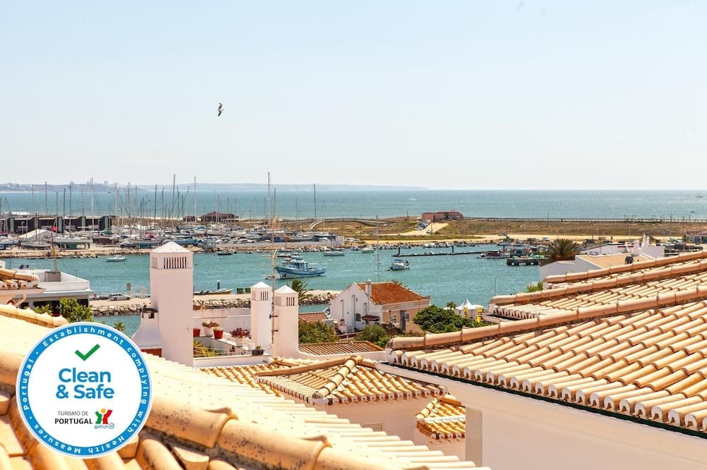 B28 - Stylish Typical House by DreamAlgarve