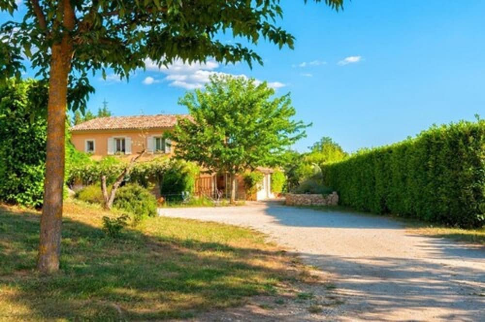 Konaklama yerinin ön cephesi