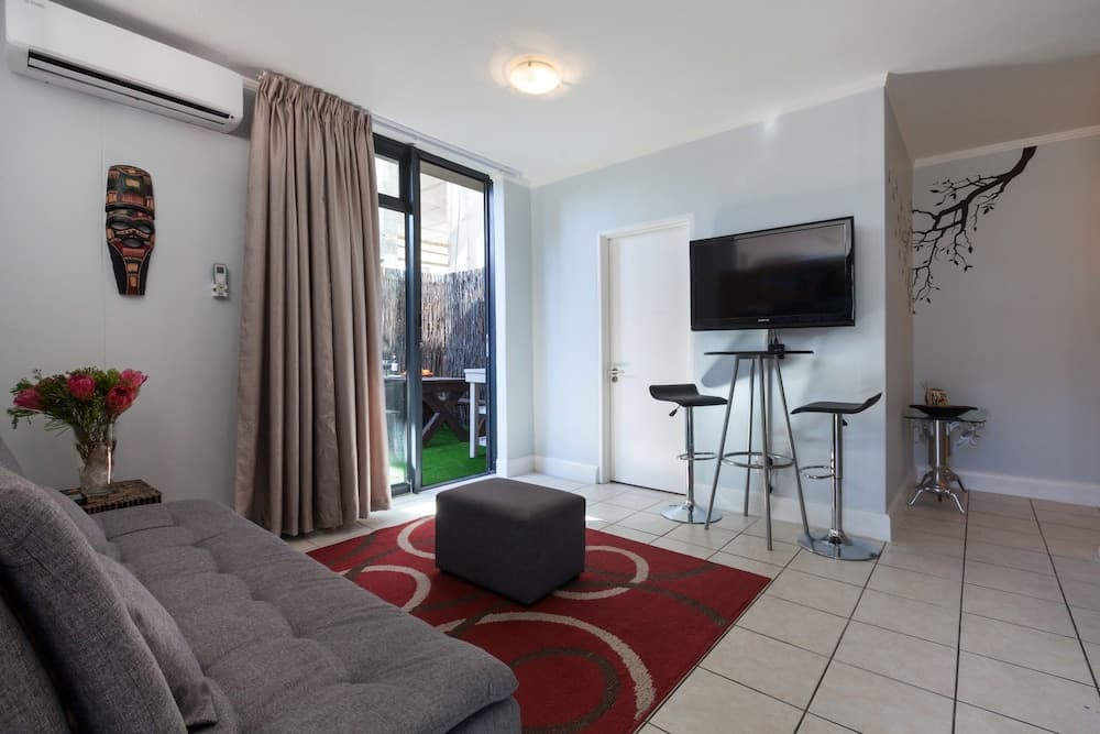 Four Seasons 801 by CTHA