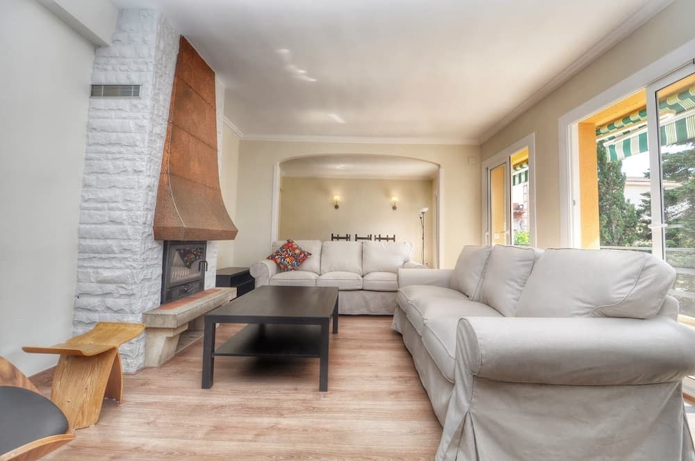 Big Apartment Caprabo