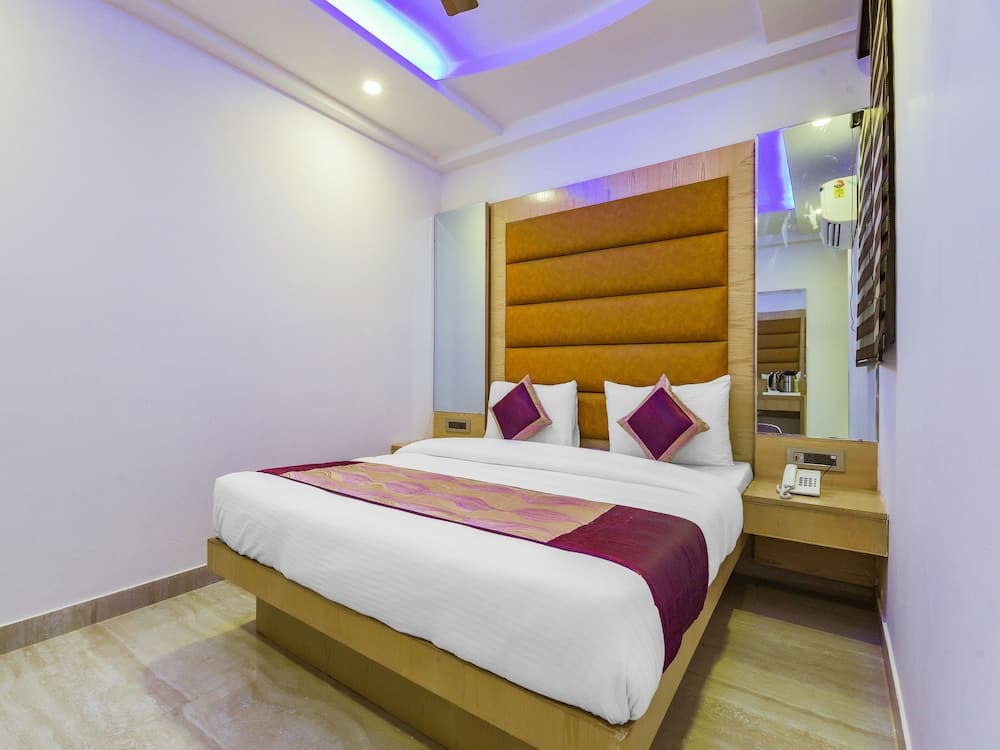 Capital O 16131 Mohit Guest House